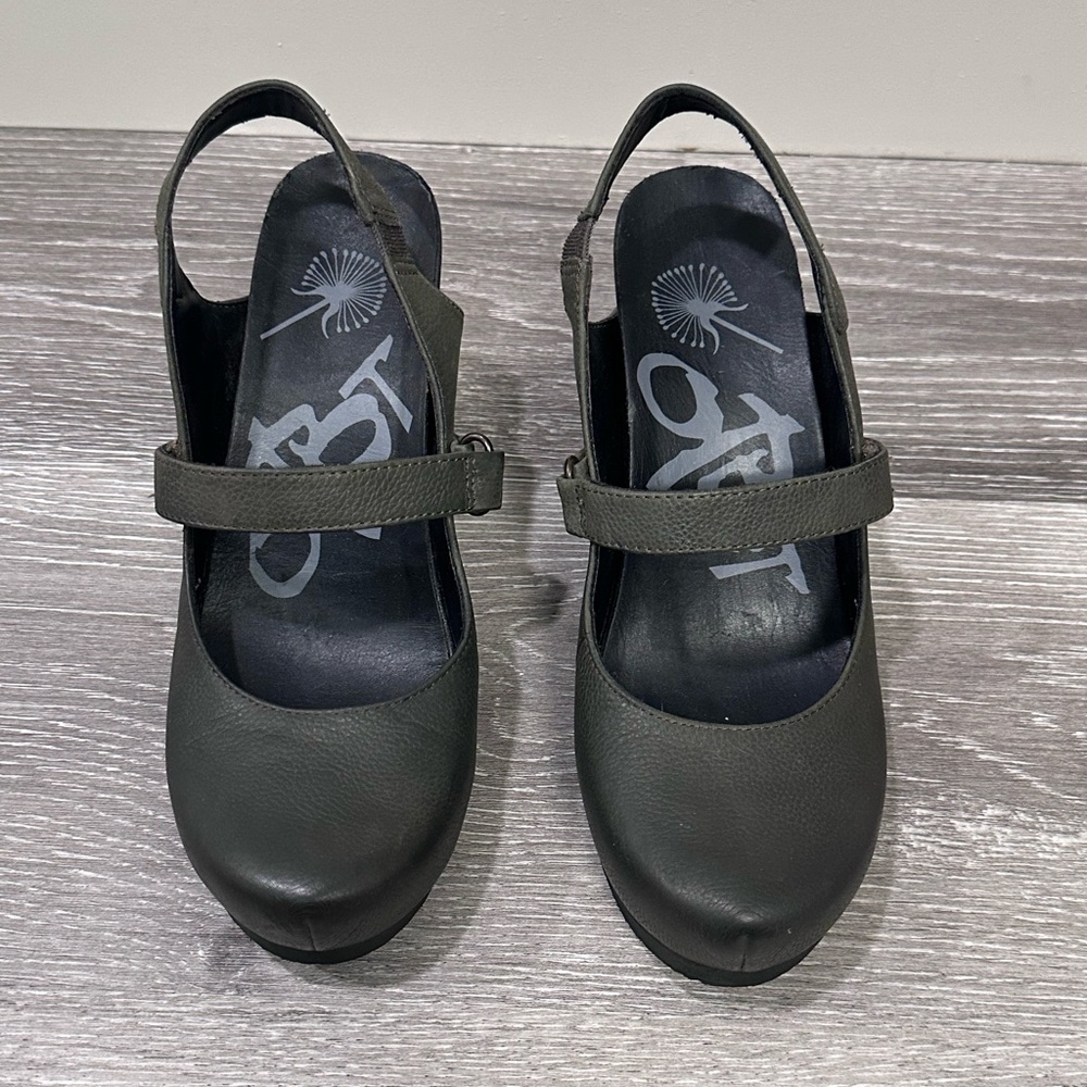 OTBT Dark Olive Leather Brookline Mary Jane Platform Wedge 7.5